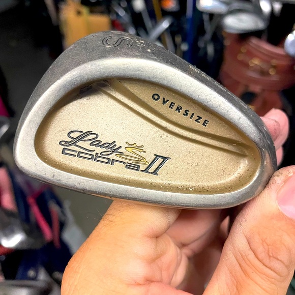 Lady cobra 2 sand wedge 56 deg 
In right handed 
Graphite - Picture 1 of 6